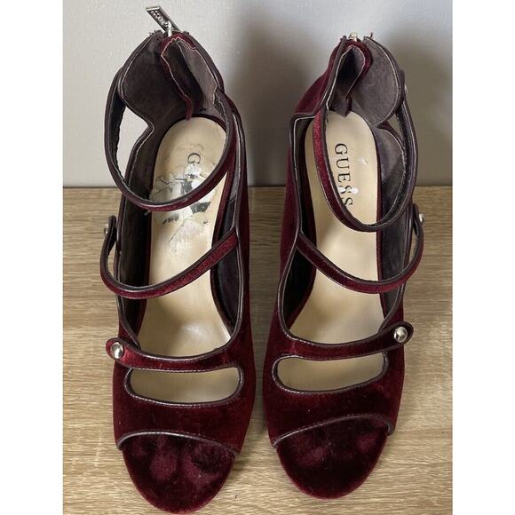 Guess Women’s Open Toe Red Velour Strappy Buttons Heels Cosplay Costume Size 7.5 - Picture 2 of 8